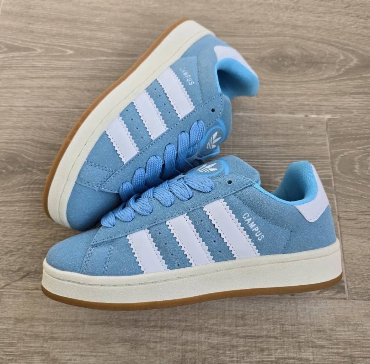 ADIDAS CAMPUS AZUL CIELO — calzado, vista de producto sobre fondo neutro