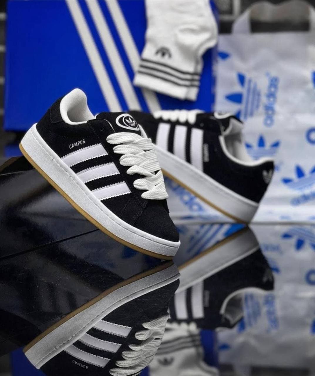 ADIDAS CAMPUS NEGRAS — calzado, vista de producto sobre fondo neutro