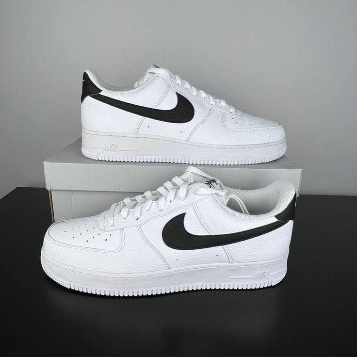 AIR FORCE BLANCA/NEGRA — calzado, vista de producto sobre fondo neutro
