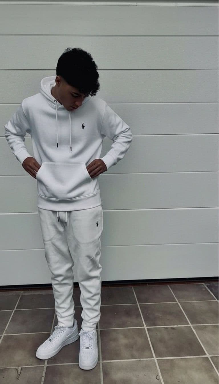 CONJUNTO RALP LAUREN — ropa, vista de producto sobre fondo neutro