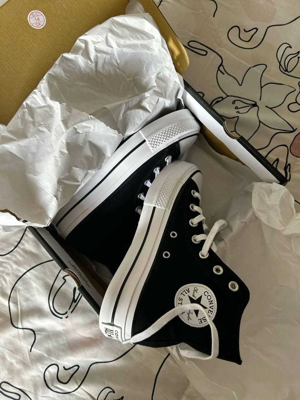 CONVERSE PLATAFORMA NEGRA — calzado, vista de producto sobre fondo neutro