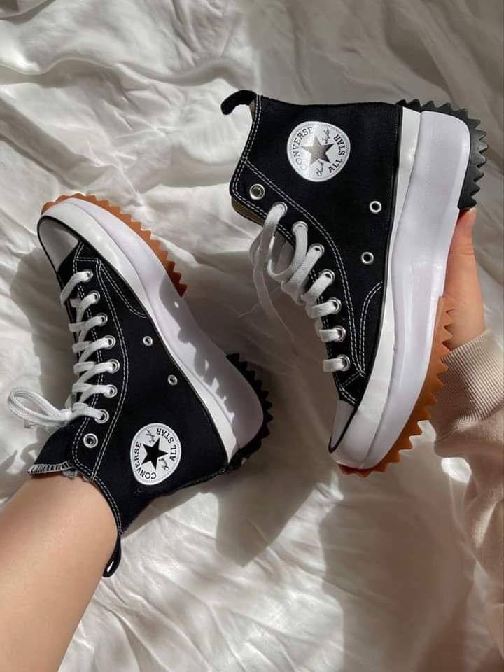 CONVERSE RUN NEGRAS — calzado, vista de producto sobre fondo neutro