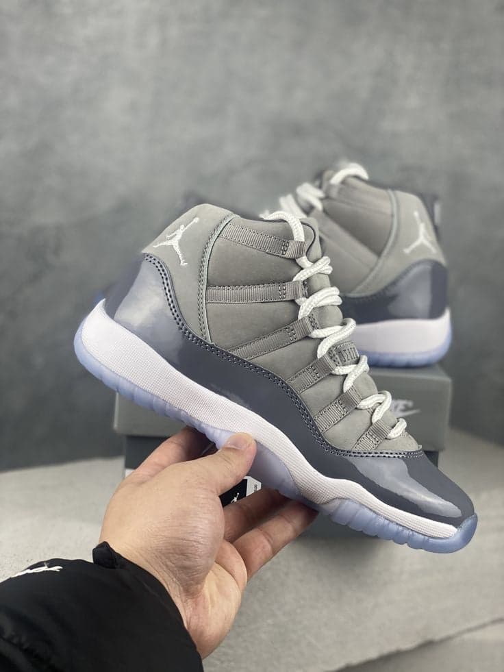 Jordan 11 — calzado, vista de producto sobre fondo neutro