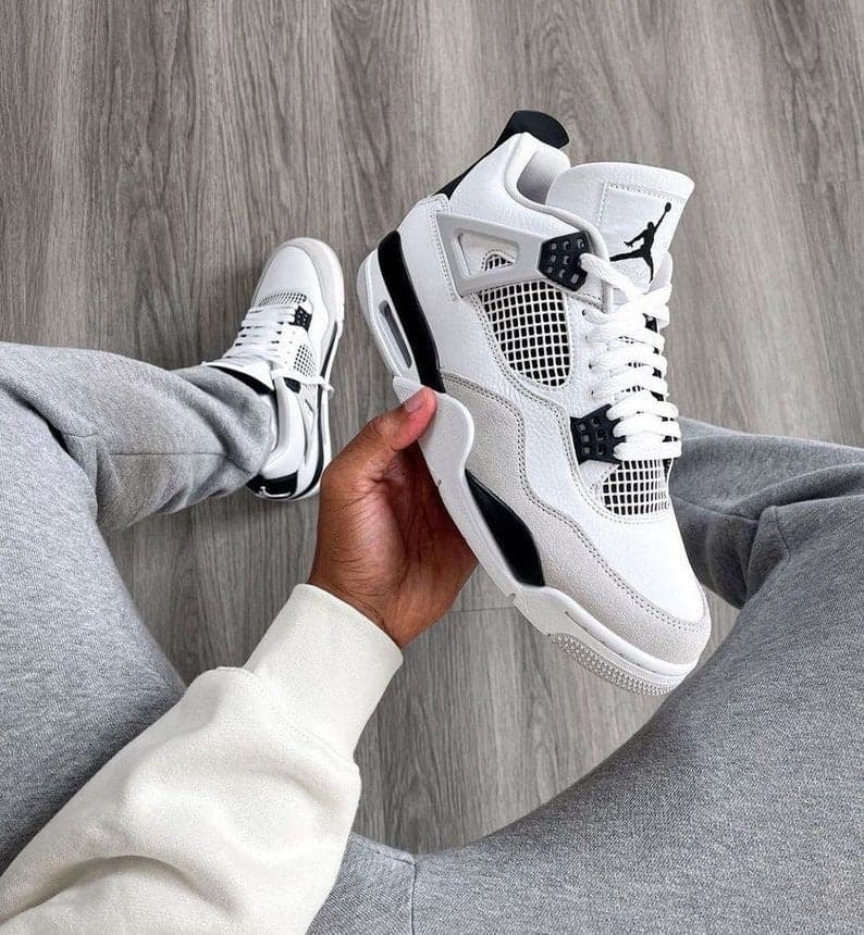 Jordan 4 MILITARY — calzado, vista de producto sobre fondo neutro