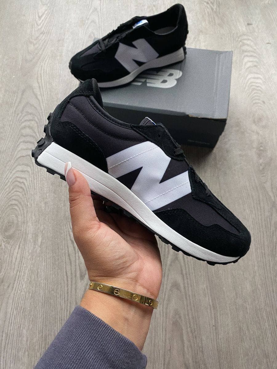 NEW BALANCE 327 NEGRO — calzado, vista de producto sobre fondo neutro
