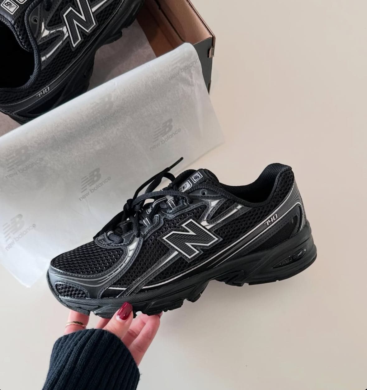 New balance 740 — calzado, vista de producto sobre fondo neutro