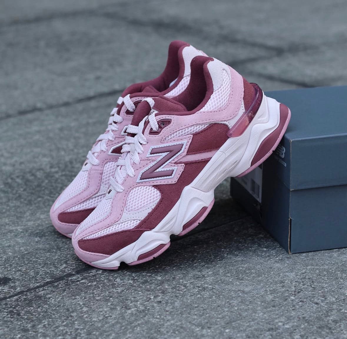 New Balance 9060 — calzado, vista de producto sobre fondo neutro