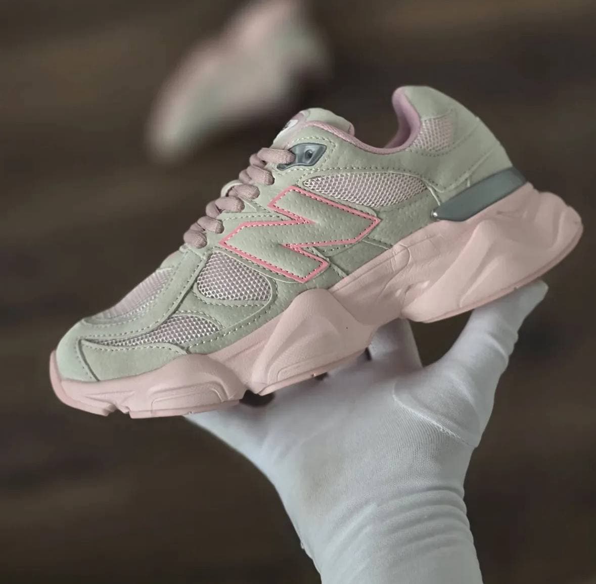 NEW BALANCE 9060 ROSA/GRIS — calzado, vista de producto sobre fondo neutro