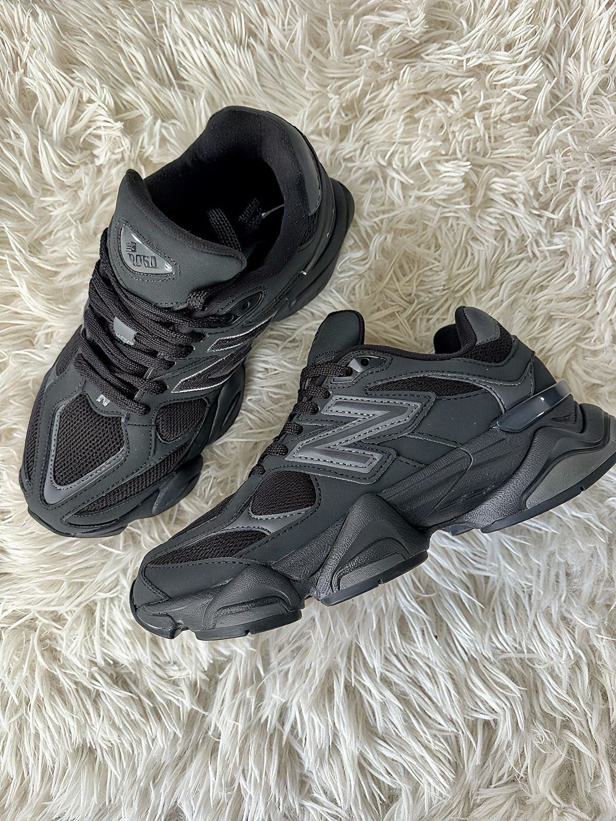 New Balance 9060 — calzado, vista de producto sobre fondo neutro