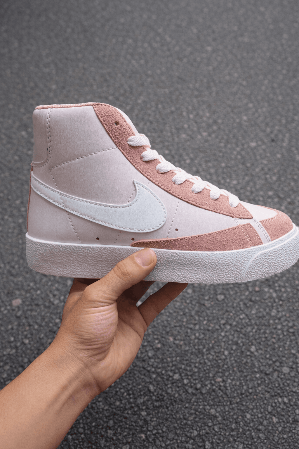 NIKE BLAZER — calzado, vista de producto sobre fondo neutro