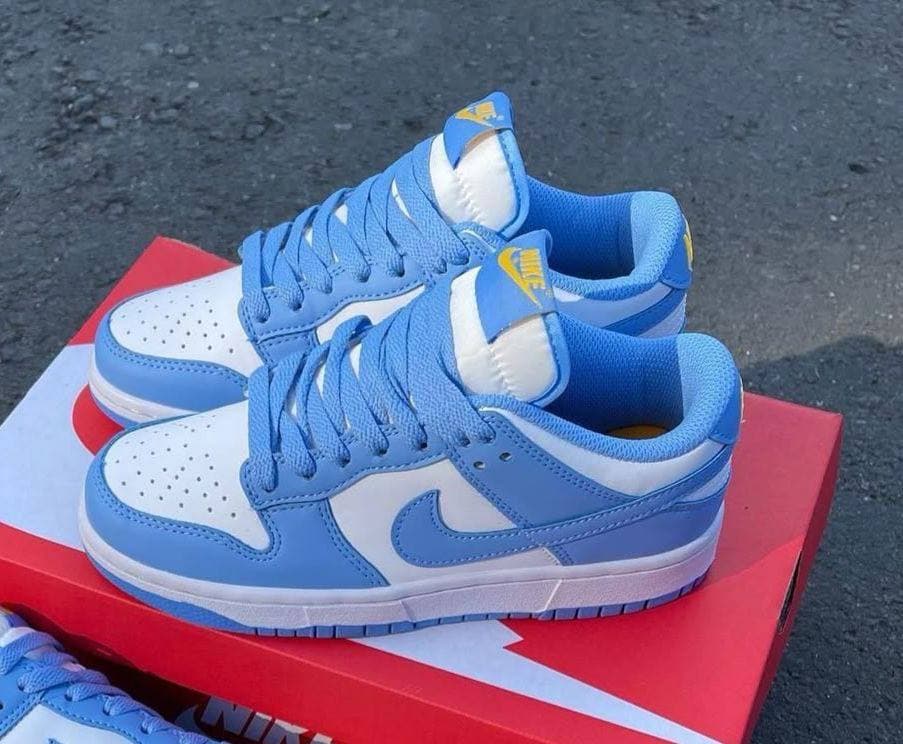 NIKE DUNK AZUL CIELO — calzado, vista de producto sobre fondo neutro