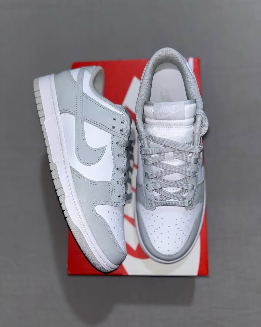NIKE DUNK GRIS — calzado, vista de producto sobre fondo neutro