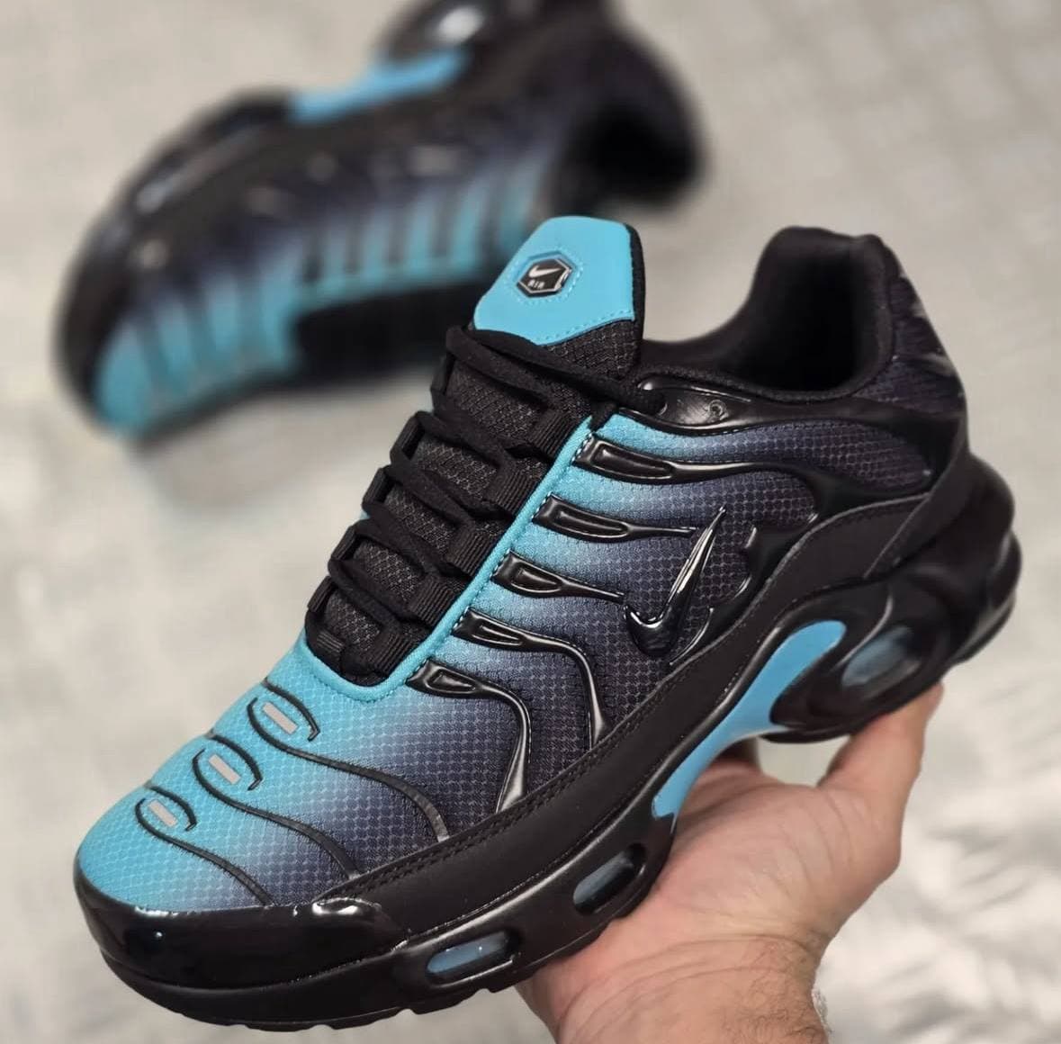TUNED NEGRAS/AZUL DEGRADADO — calzado, vista de producto sobre fondo neutro