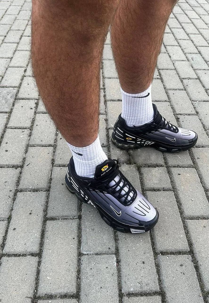 AIR MAX PLUS 3 NEGRO/BLANCO — calzado, vista de producto sobre fondo neutro